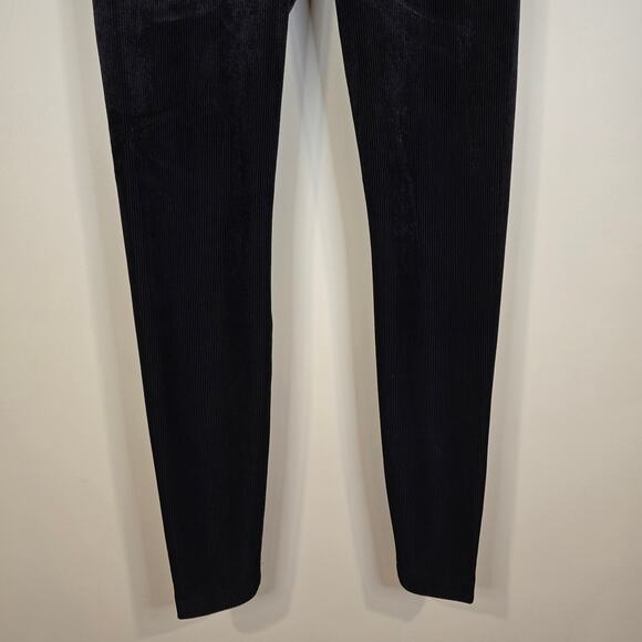 Women's WHBM Black Ribbed Velvet "Runway Legging" Pants | Size 6 - Picture 4 of 10